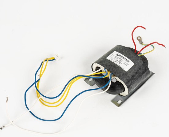 ¿Cuáles son las diferencias entre los transformadores tipo R y los transformadores toroidales/EI tradicionales?