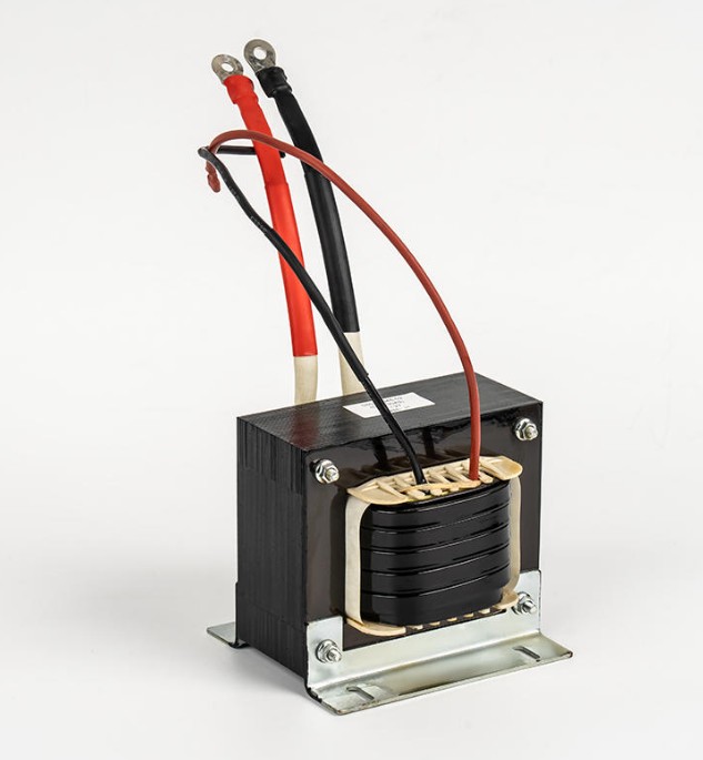 ¿Qué fenómenos provoca la saturación del núcleo en un Transformador Inversor?